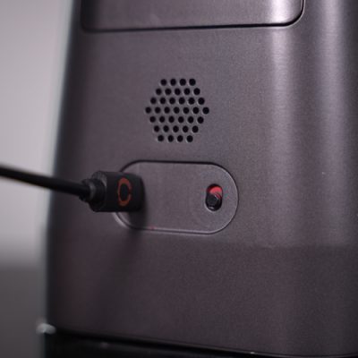 Rückseite: Lautsprecher, Stummtaste & USB-C