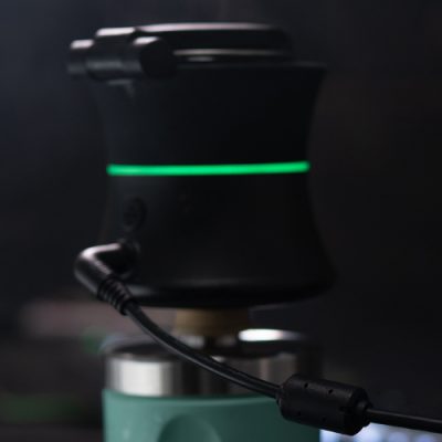 Rückseite mit Kabel